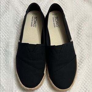 TOMS Classic Black Canvas Espadrilles in perfect condition like new worn twice